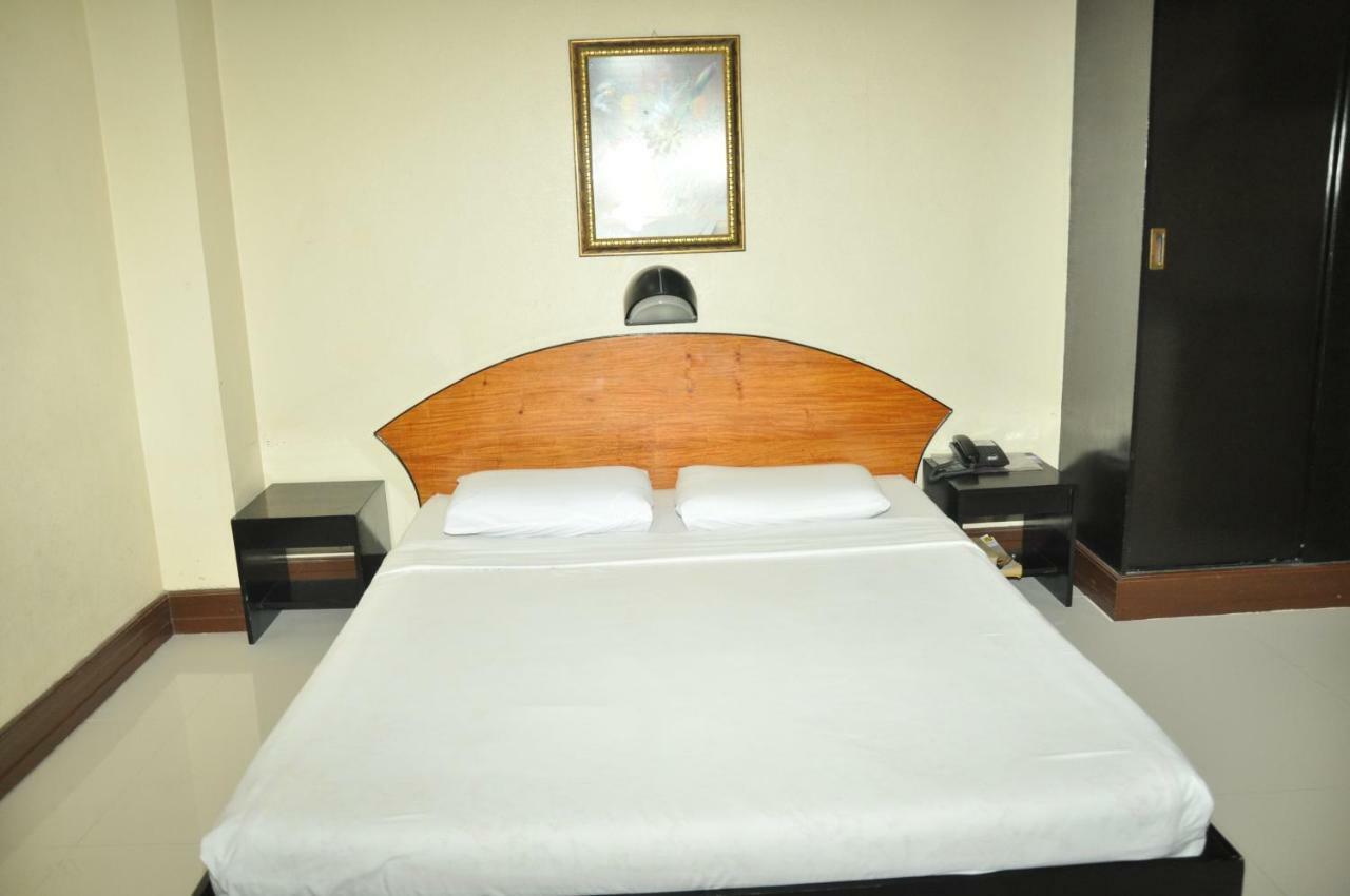 Paragon Suites Cebu Eksteriør billede